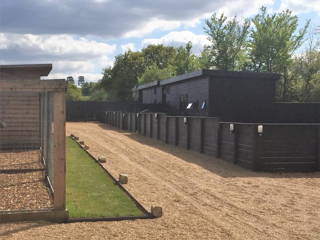 Willow Court Farm The Lodge & Petting Farm, 8 Mins From Legoland & Windsor, 15 Mins From Lapland Uk Екстериор снимка